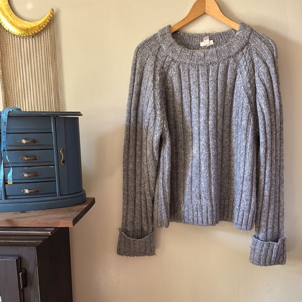 🩶🐨🐰Gray Ribbed Women's Sweater